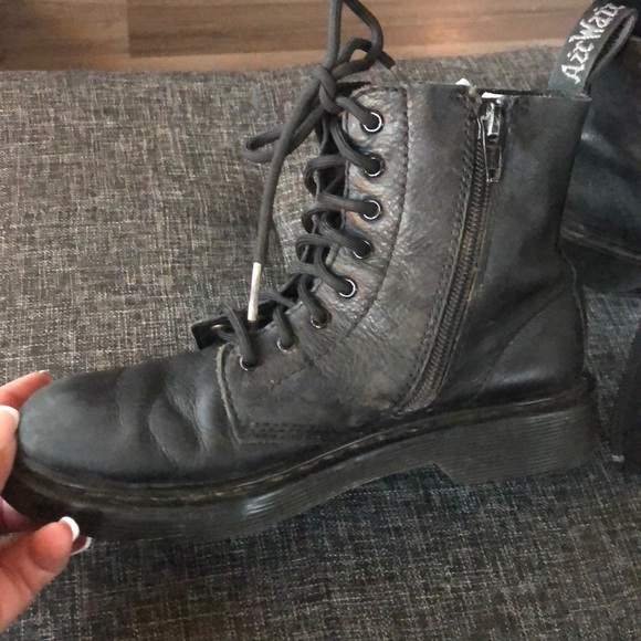 Kids Dr Marten’s - Picture 3 of 8